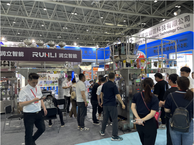 润立给袋式包装机厂家展会现场 润立给袋式包装机厂家展会现场