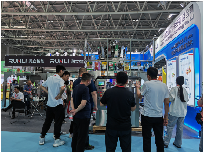 润立给袋式包装机厂家展会现场 润立给袋式包装机厂家展会现场