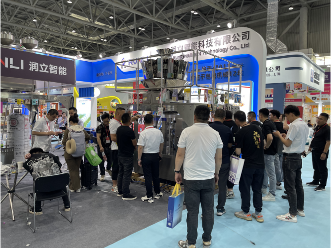 润立给袋式包装机厂家展会现场 润立给袋式包装机厂家展会现场